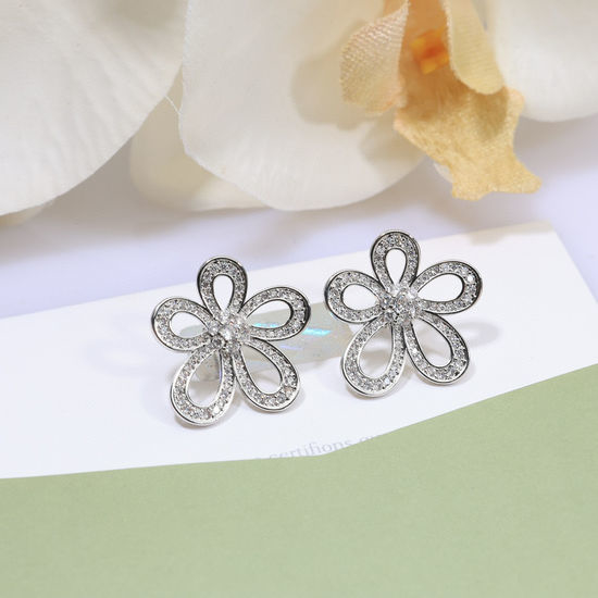 Van Cleef & Arpels VCA Clover Design Stud Earrings