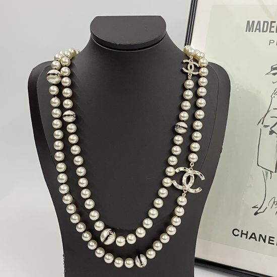 Chanel Black and White Pearl Sweater Chain