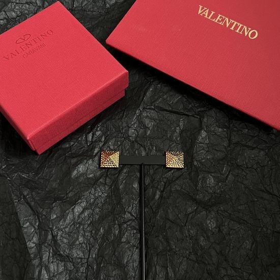 Valentino Minimalist Magnetic Fashion Stud Earrings