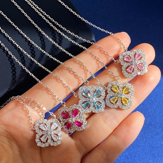 Van Cleef & Arpels VCA Hollow Clover Pendant Diamond Necklace
