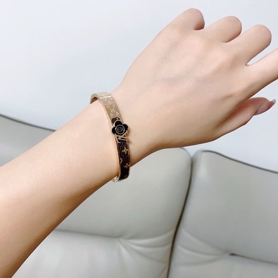 Louis Vuitton LV Vintage Stylish Leather Bangle Exquisite Craft