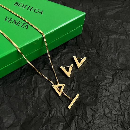 Bottega Veneta BV Metallic Textured Earrings Elegant Design Accessory