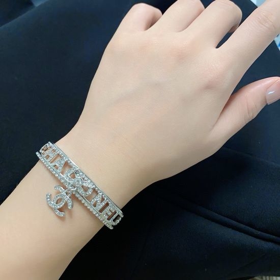 Chanel Diamond Inlaid Retro Bangle Exquisite Craft