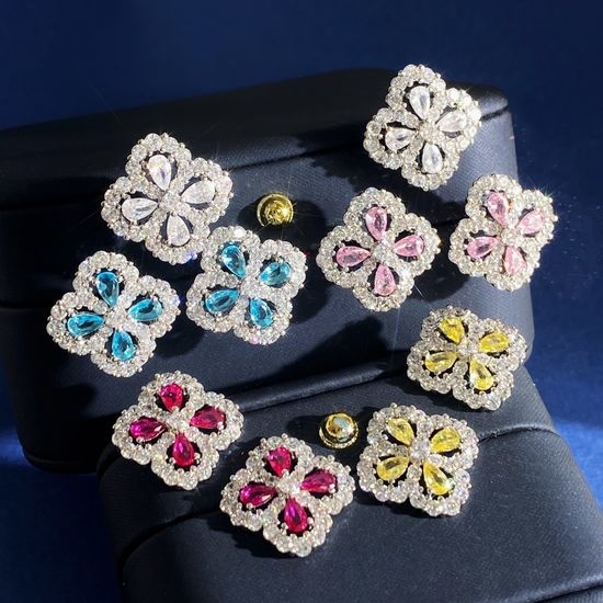 Harry Winston Hollow Clover Flower Diamond Stud Earrings