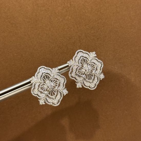 Van Cleef & Arpels VCA Vintage Clover Stud Earrings