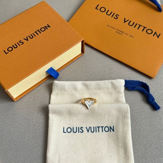 Louis Vuitton LV Mother of Pearl Elegant Fashion Ring