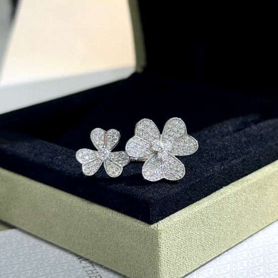 Van Cleef & Arpels VCA Clover Double Flower Adjustable Opening Ring