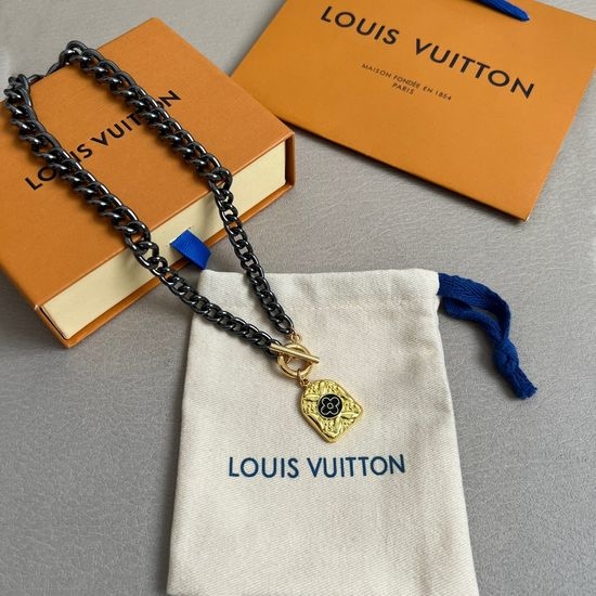 Louis Vuitton LV Trendy 45cm Long Pendant Necklace