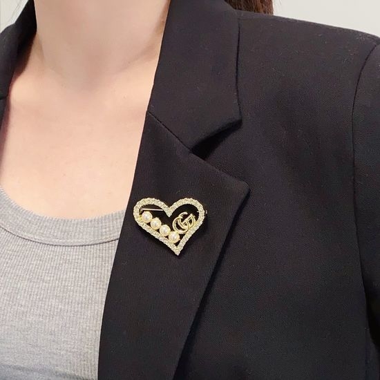 Gucci Diamond Pearl Heart Brooch
