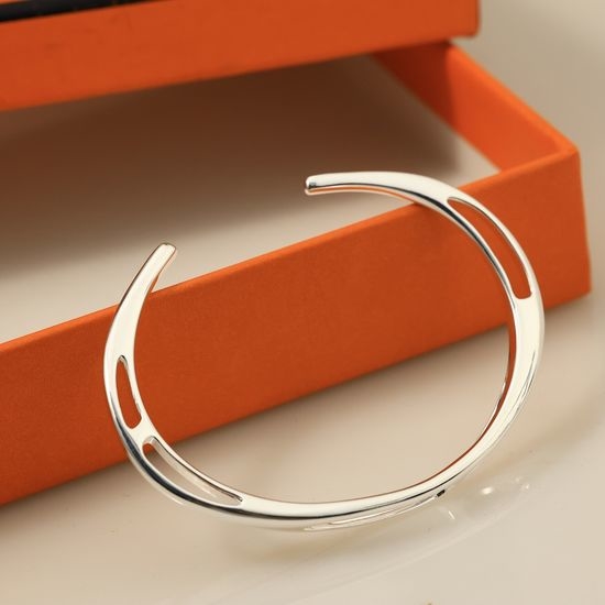 Hermes Solid Gold Finish Elegant Bangle