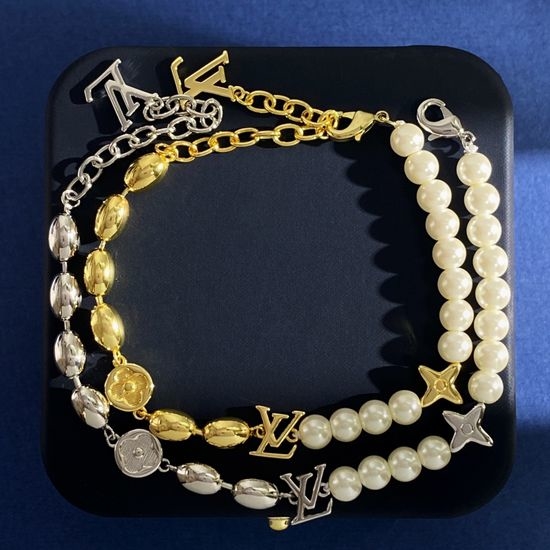 Louis Vuitton LV Pearl Chain Clover Pattern Bracelet