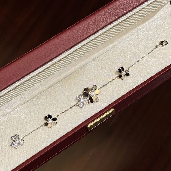 Van Cleef & Arpels VCA Clover Mixed Size Flower Bracelet