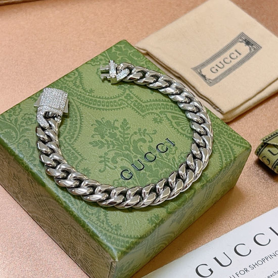 Gucci Premium Textured Bracelet Elegant Ornament