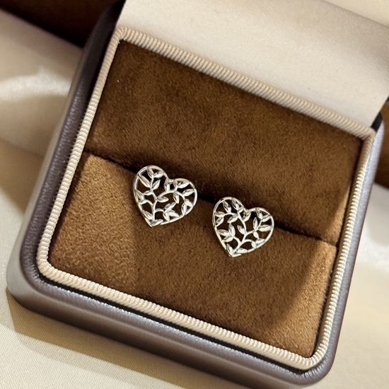Tiffany & Co. Heart Leaf Hollow Out Earrings with Exquisite Design