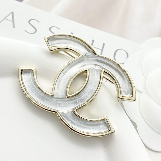 Chanel Color-changing Resin Brooch Exquisite Details