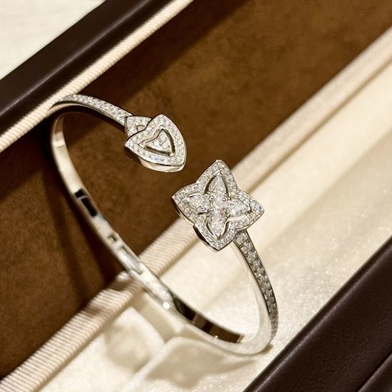 De Beers Lotus Design Silver Bangle Bracelet