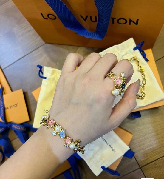 Louis Vuitton LV Vintage Stylish Bracelet for Daily Wear