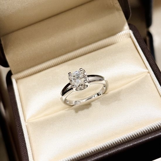 Cartier One Carat Horn Shape Wedding Ring