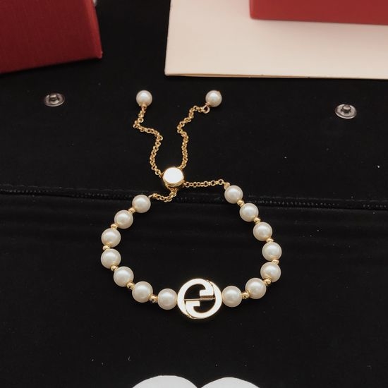 Gucci Pearl Decor Necklace And Bracelet Set
