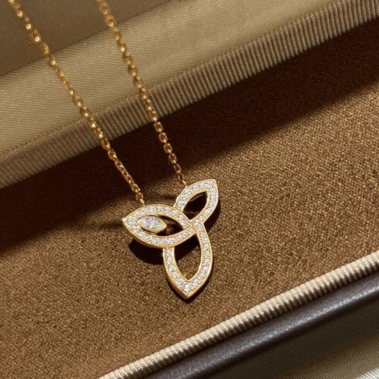 Harry Winston Hollow Clover Diamond Pendant Necklace
