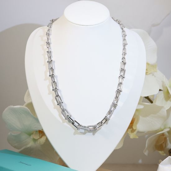 Tiffany & Co. Elegant Delicate Necklace Fine Jewelry