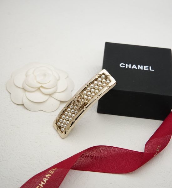 Chanel Pearl Diamond Elegant Hair Clip