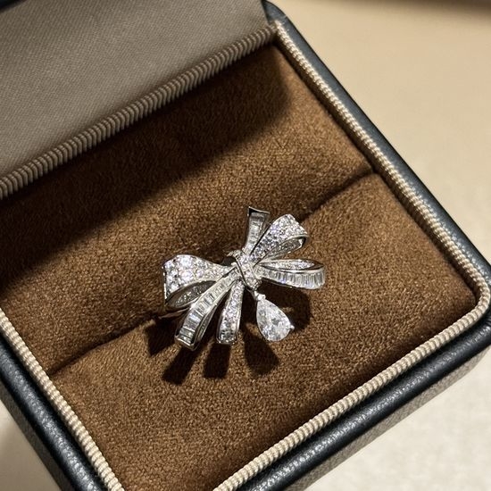 Graff Bowknot Baguette Diamond Drop Ring
