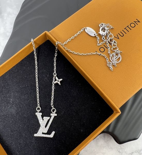 Louis Vuitton LV Necklace And Bracelet Set