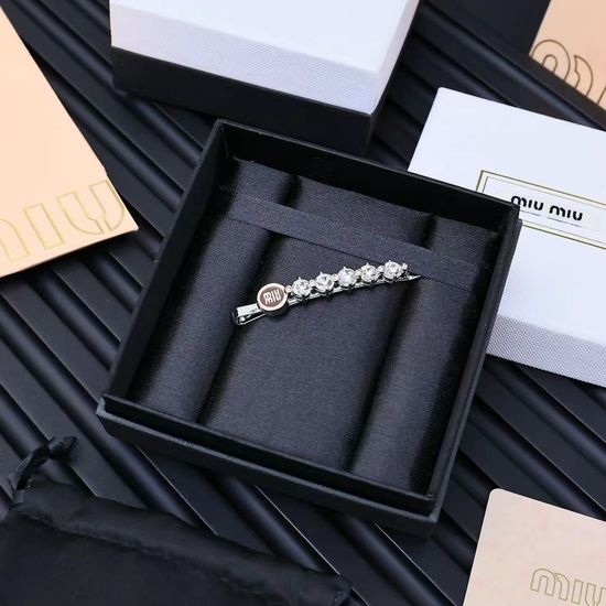 Miu Miu Enamel Letter Hair Clip Elegant Minimalist