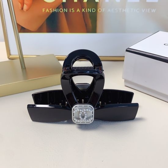 Chanel Bow Pearl Hair Claw Clip