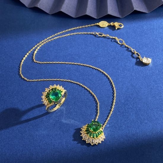 Swarovski Emerald Diamond Shell Jewelry Set