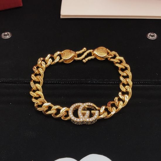 Gucci Shiny Gold Necklace And Bracelet Set