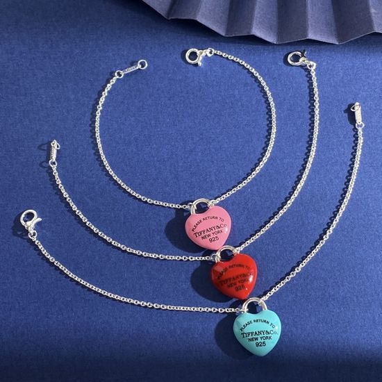 Tiffany & Co. Enamel Heart Pendant Bracelet