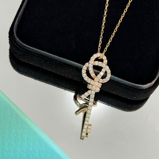 Tiffany & Co. Knot Pendant Necklace Polished Jewelry