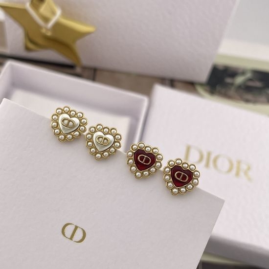Chaumet Beaded Heart Resin Stud Earrings
