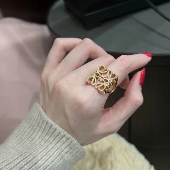Loewe Elegant Hollow Out Diamond Ring for Summer