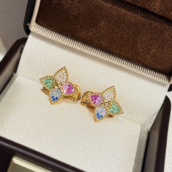 Van Cleef & Arpels VCA Color Diamond Clover Stud Earrings Delicate
