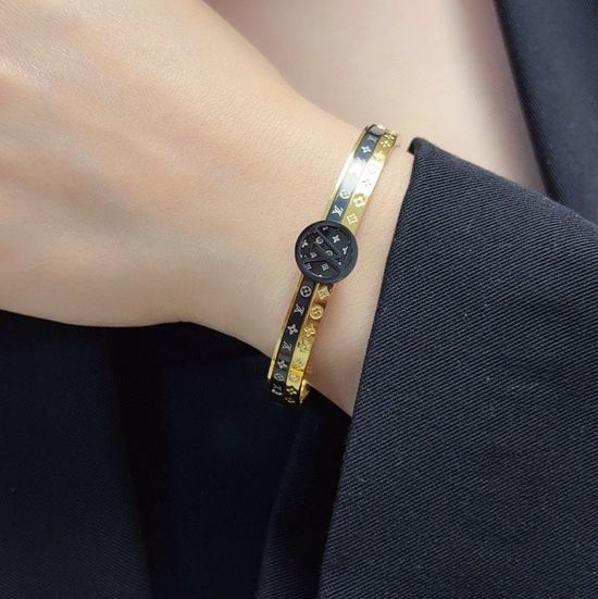 Louis Vuitton LV LV Four-Leaf Clover Neutral Bracelet in Gold