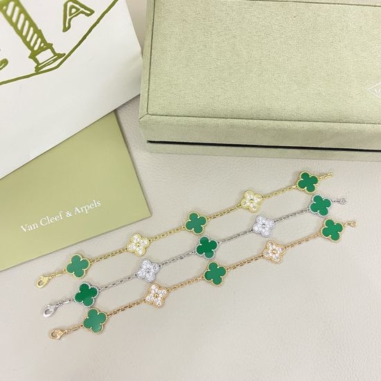 Van Cleef & Arpels VCA Natural Green Stone Four Leaf Clover Bracelet