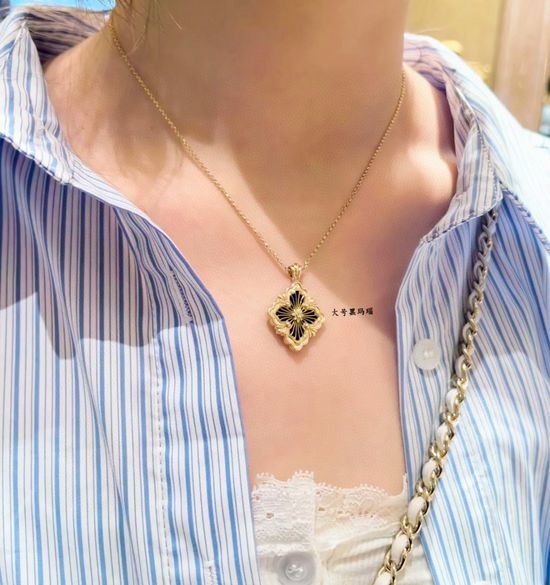 Buccellati Vintage Agate Four Leaf Clover Necklace