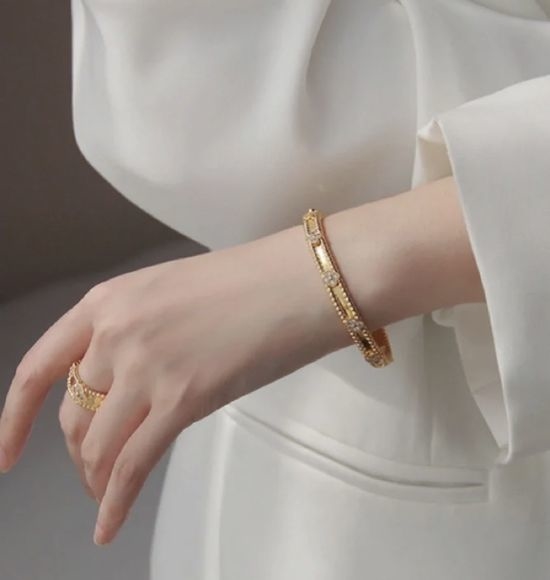 Van Cleef & Arpels VCA Narrow Version Kaleidoscope Bracelet Fine Workmanship
