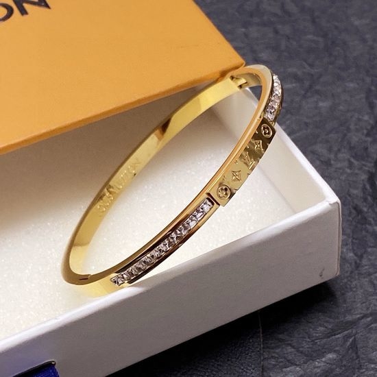 Louis Vuitton LV Retro Unique Exquisite Fine Craft Bangle