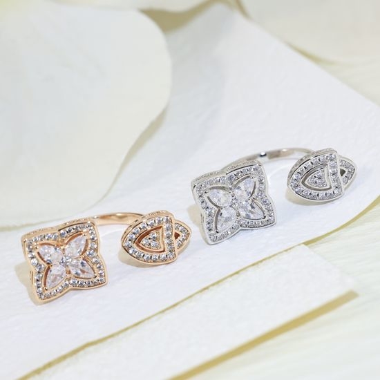 De Beers Lotus Diamond Inlay Ring