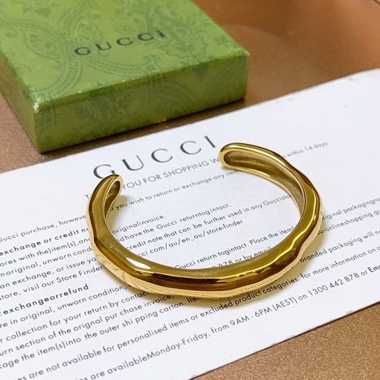 Gucci Classic Vintage Gold Bangle Bracelet