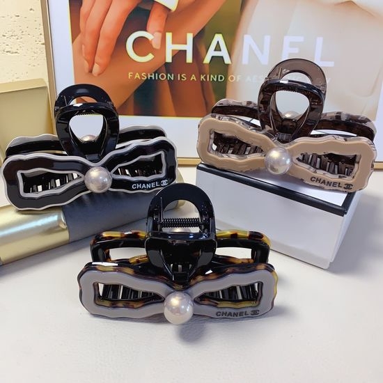 Chanel Acrylic Bow Pearl Hair Claw