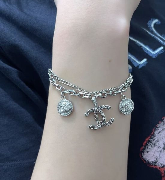 Chanel Pearl Round Pendant Bracelet