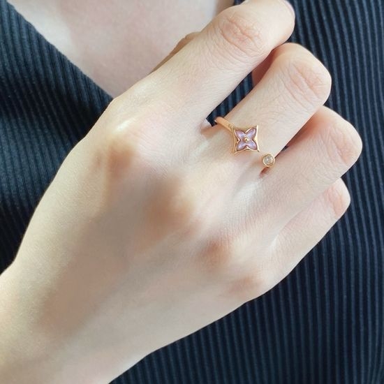 Louis Vuitton LV Square Mother of Pearl Flower Ring