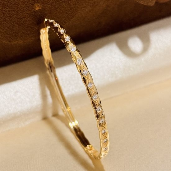 Chanel Classic Double-Sided Diamond Bracelet