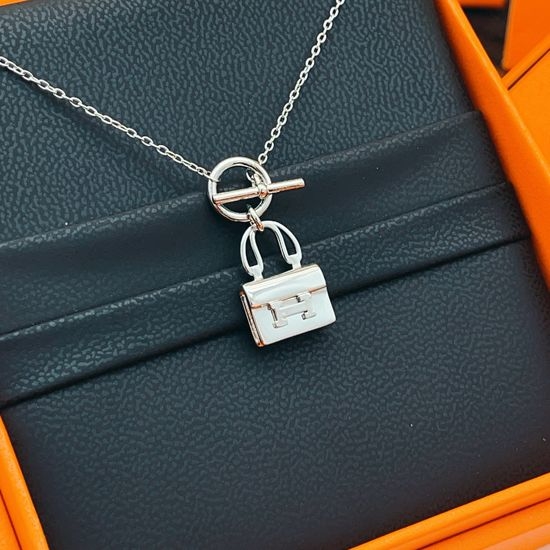 Hermes Silver Necklace with Smooth Bag Design