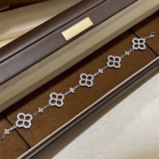 Harry Winston Clover Five Flower Bracelet Inlaid Zircon
